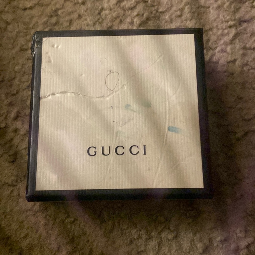 Gucci Silver Heart bracelet. Never worn. Bag is still good. Box is little broken